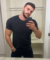 <em>Fernando L.</em>